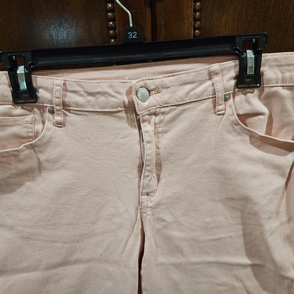 Crown & Ivy Cropped Capris - Picture 2 of 4